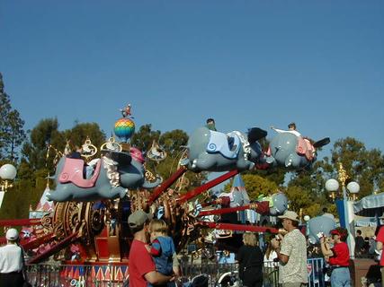 Dumbo ride<br>Location: <a href="https://www.google.com/maps/search/?api=1&query=33.81356,-117.91885" target="_new">Disneyland</a>